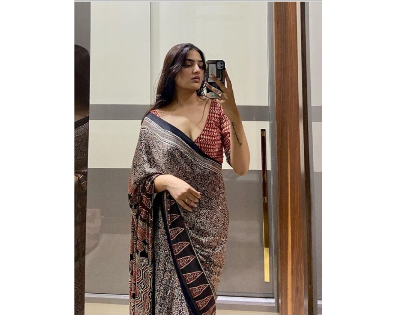 Call Girls 7023286917 Real Meet Independent Indian Escort Genuine Service