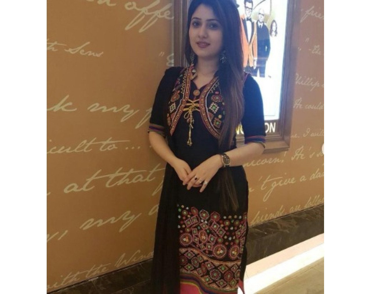 MY SELF PAYAL VIP MODEL GIRLS DOORSTEP OUTCALL INCALL AVAILABLE 