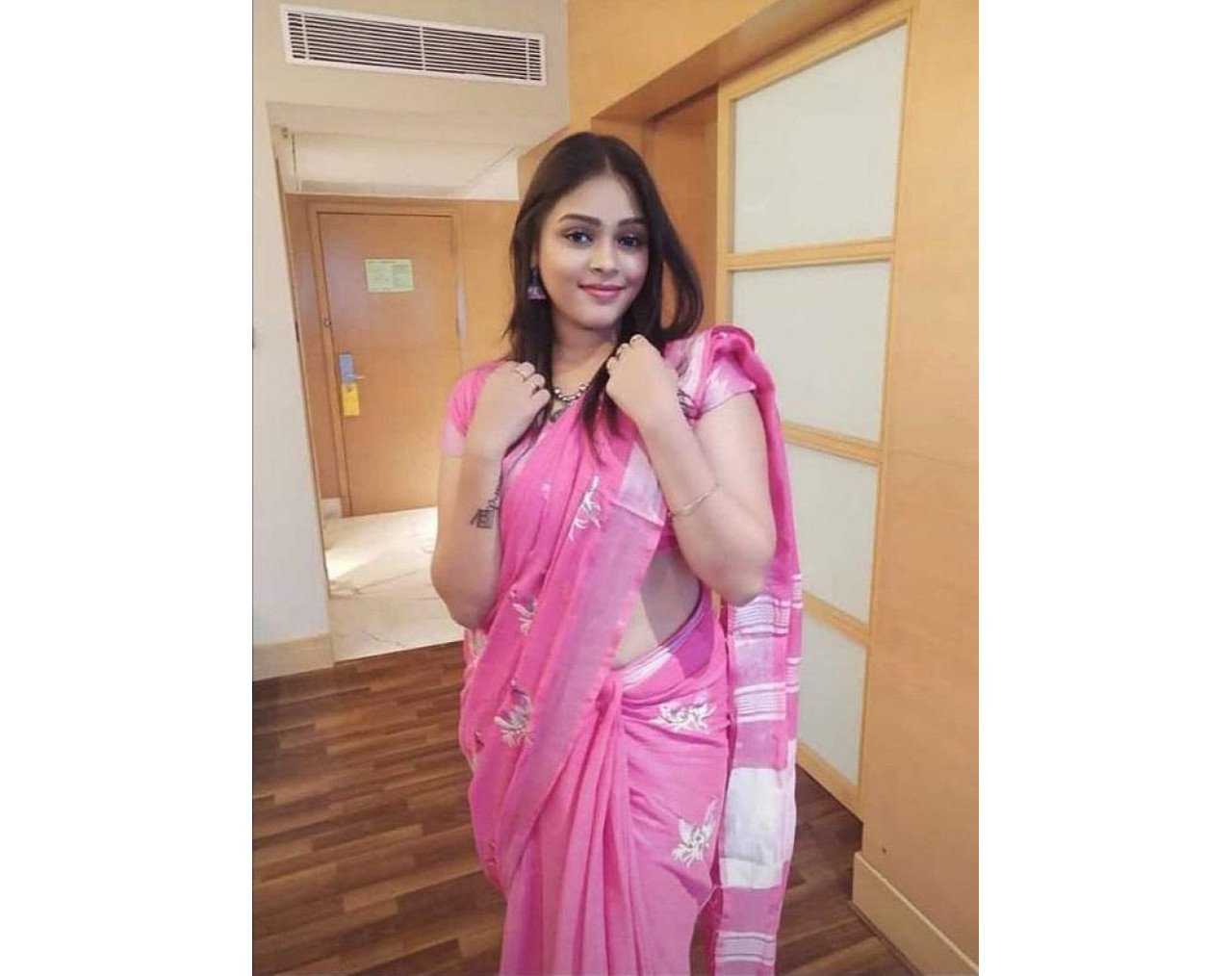 Kavya 8619405593 best call girl low price with room hotel and home service available