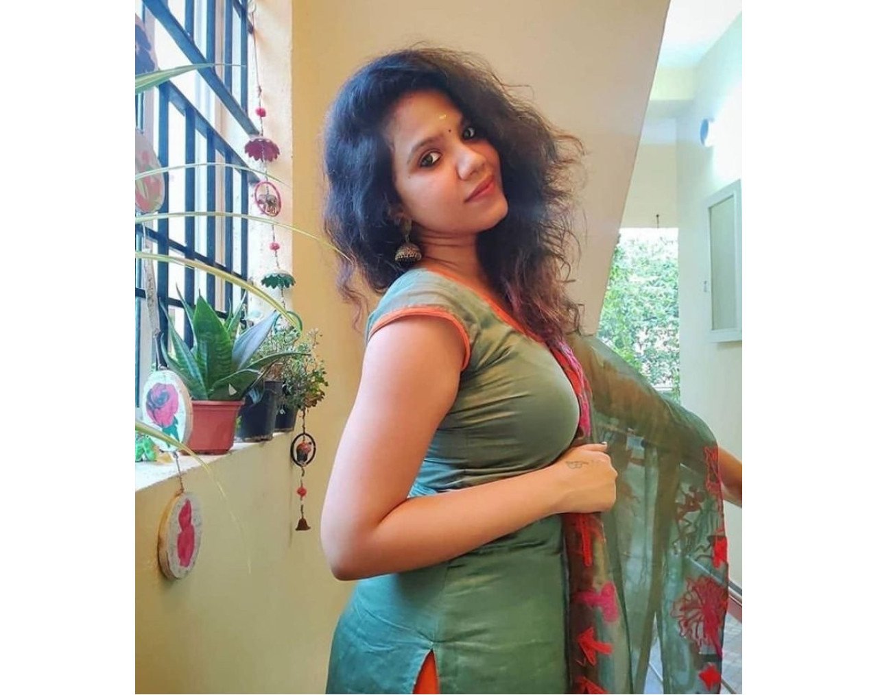 Hi guys today best offer low price high profile girl provide unlimited short hot vip models available 