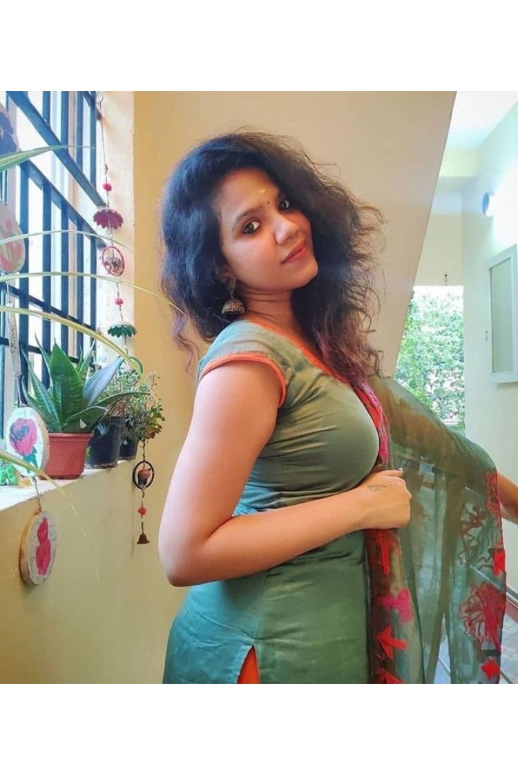 Hi guys today best offer low price high profile girl provide unlimited short hot vip models available